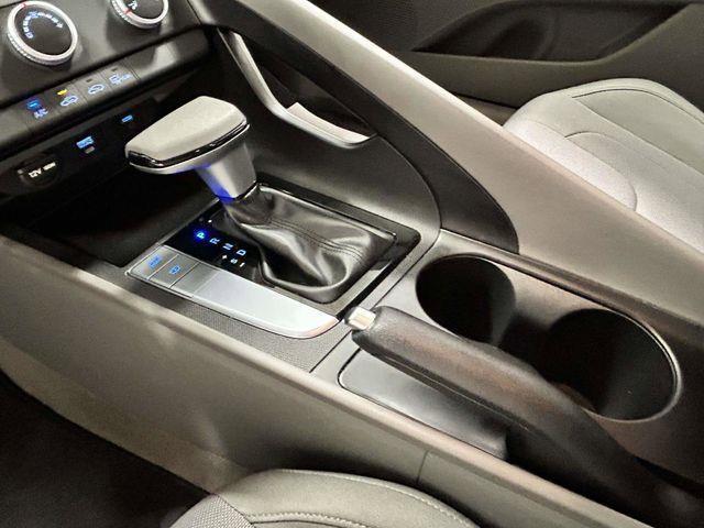 Hyundai Elantra  2025