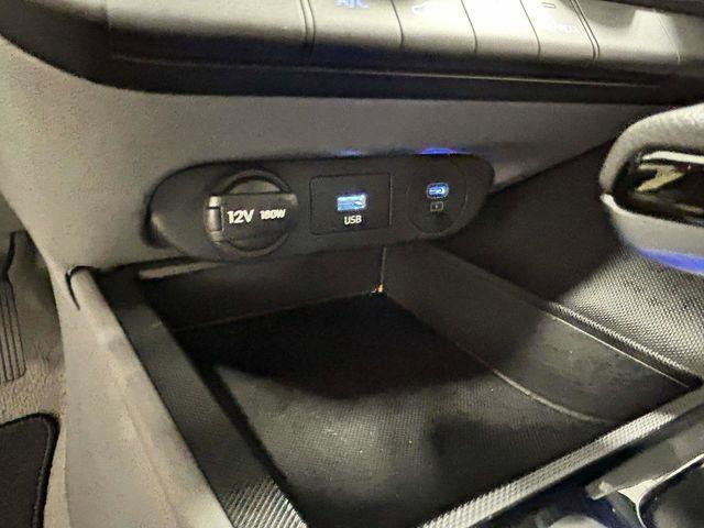 Hyundai Elantra  2025