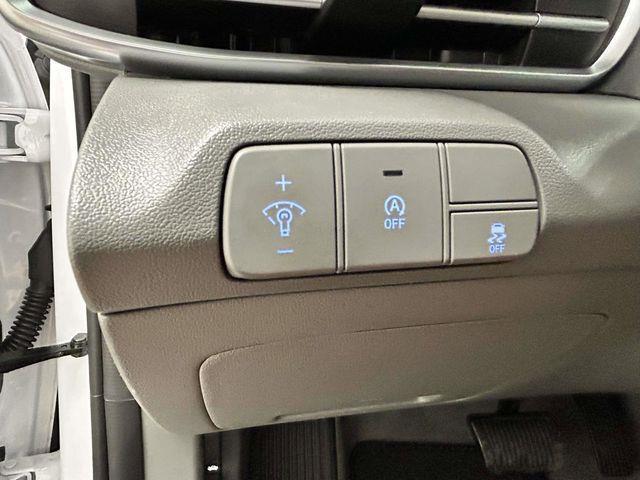 Hyundai Elantra  2025