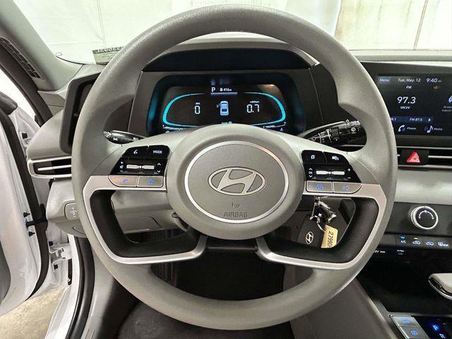 Hyundai Elantra  2025