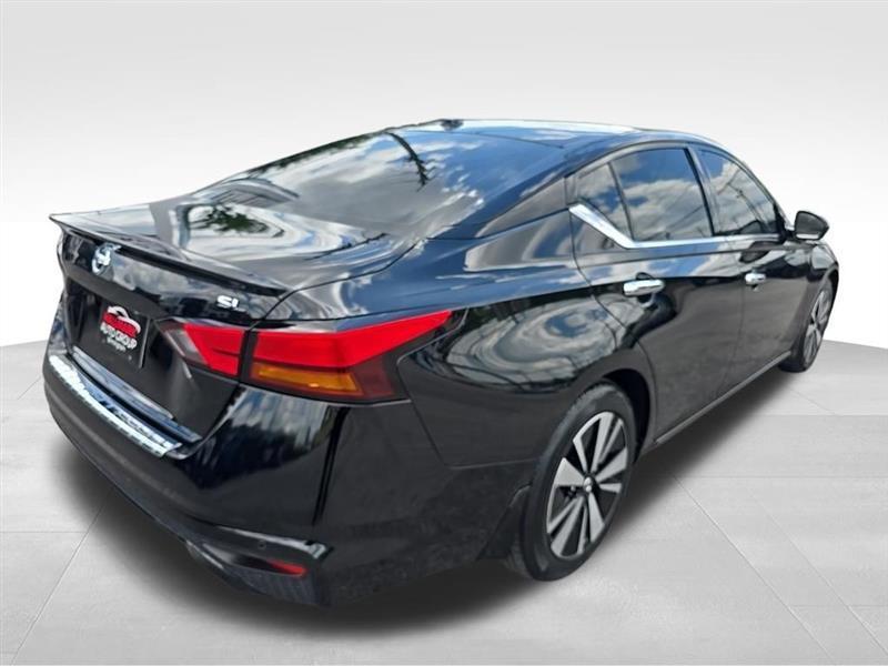 Nissan Altima  2022