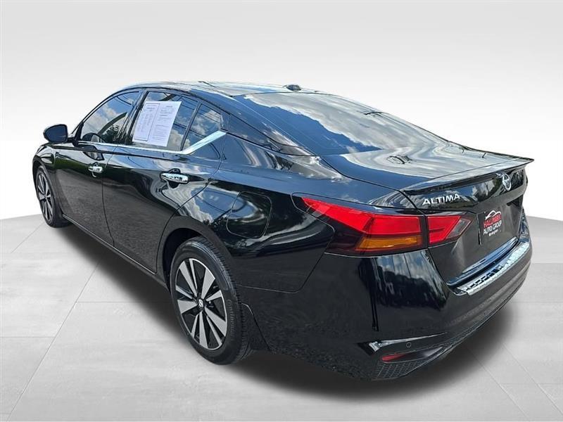 Nissan Altima  2022