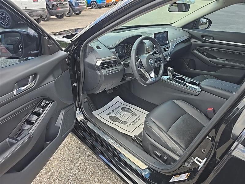 Nissan Altima  2022