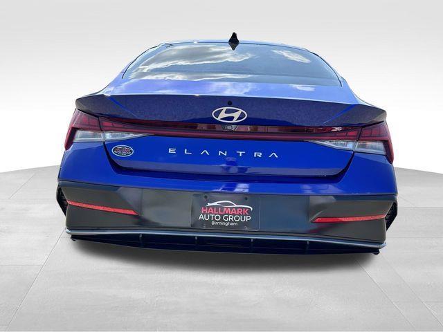 Hyundai Elantra  2024