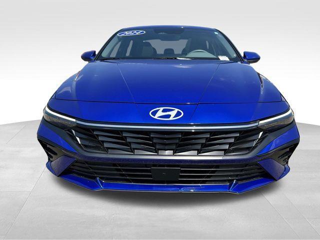 Hyundai Elantra  2024