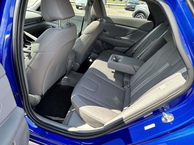 Hyundai Elantra  2024