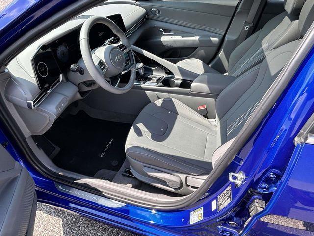 Hyundai Elantra  2024