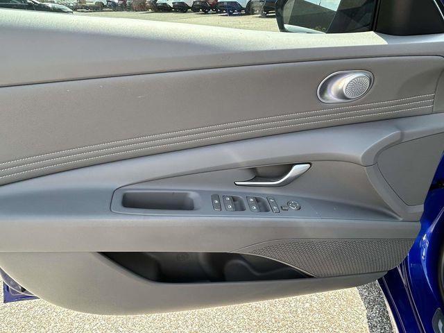 Hyundai Elantra  2024