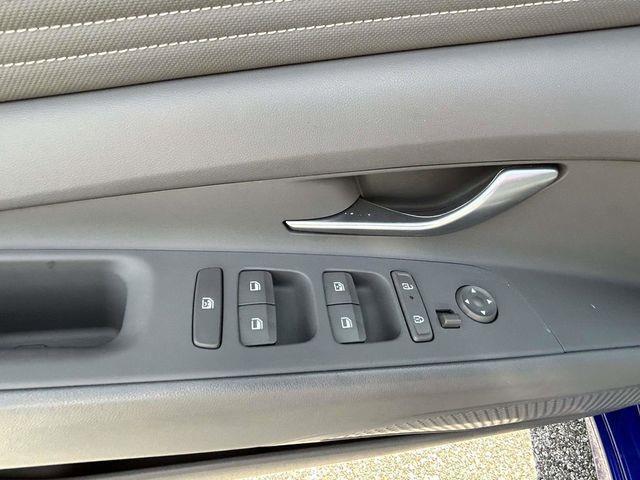 Hyundai Elantra  2024