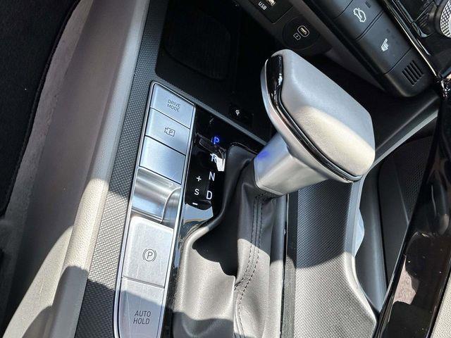 Hyundai Elantra  2024