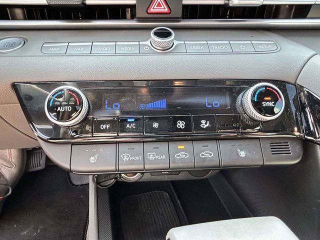 Hyundai Elantra  2024