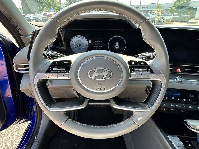 Hyundai Elantra  2024