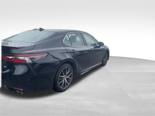 Toyota Camry  2021