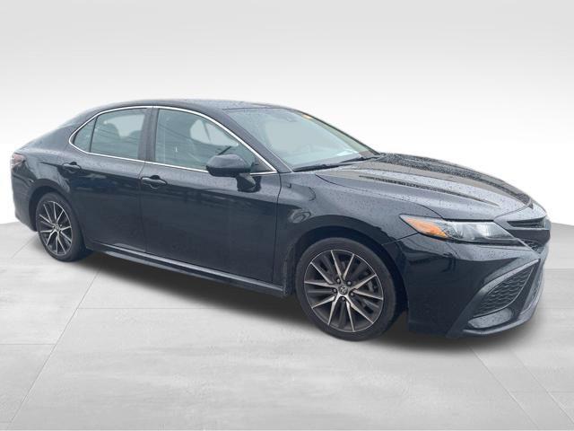 Toyota Camry  2021
