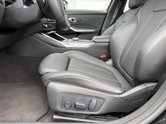 BMW 3-Series  2025