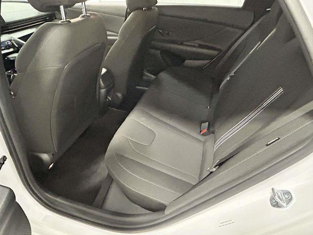 Hyundai Elantra  2025