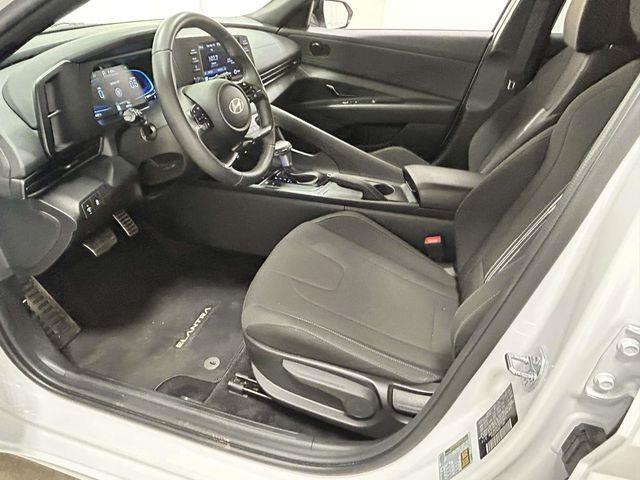 Hyundai Elantra  2025