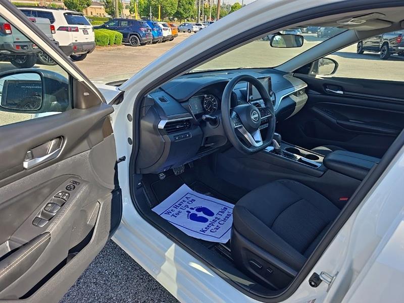 Nissan Altima  2025