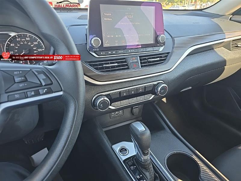 Nissan Altima  2025