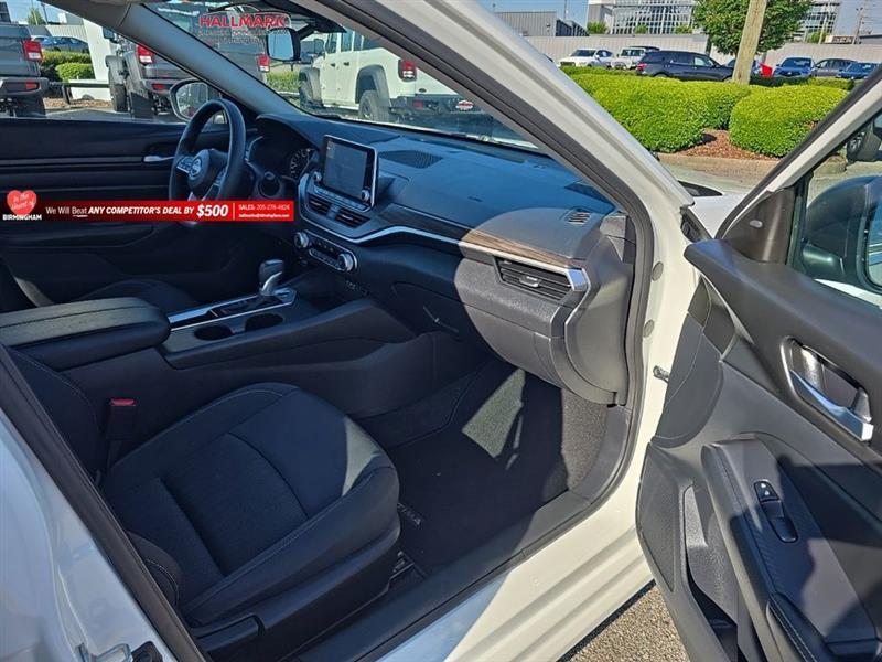 Nissan Altima  2025