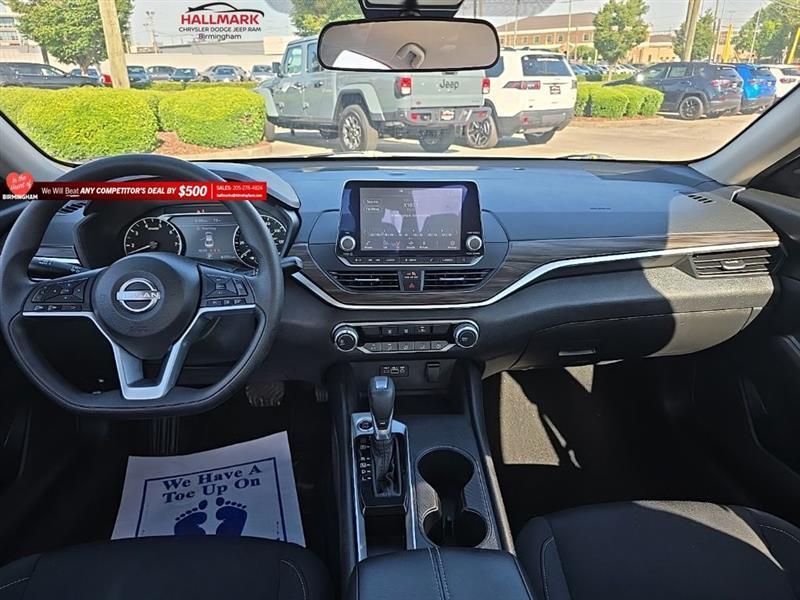 Nissan Altima  2025
