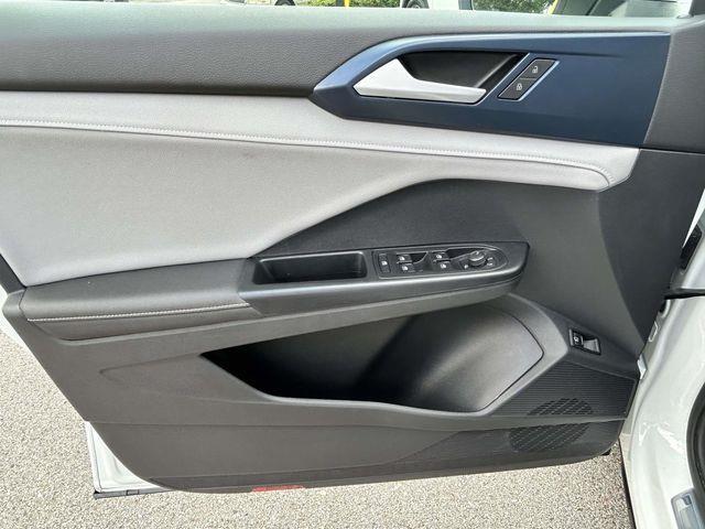 Volkswagen Taos  2024