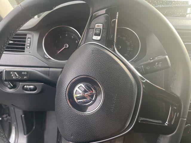 Volkswagen Jetta  2016