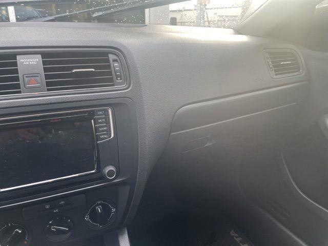 Volkswagen Jetta  2016
