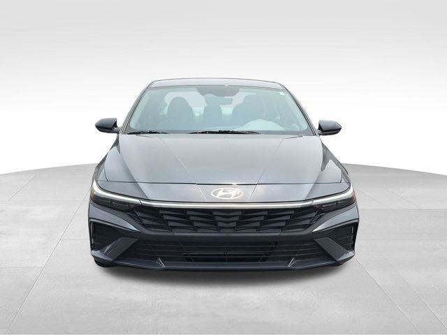 Hyundai Elantra  2025