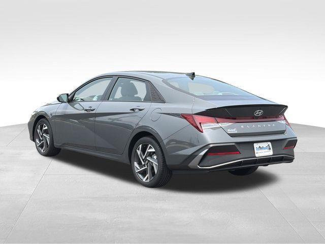 Hyundai Elantra  2025