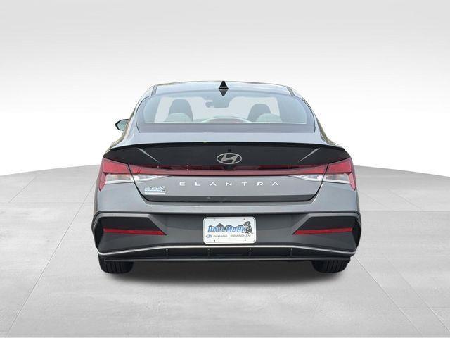 Hyundai Elantra  2025
