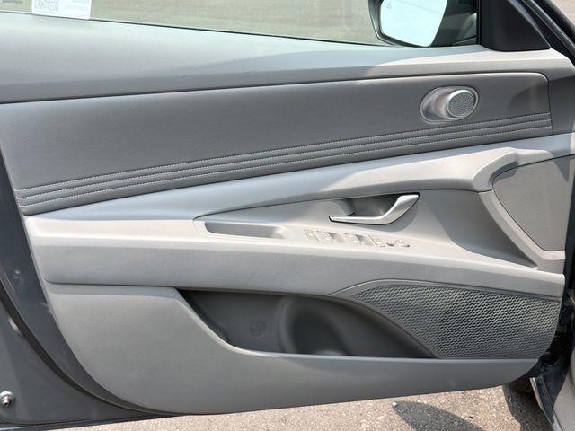Hyundai Elantra  2025