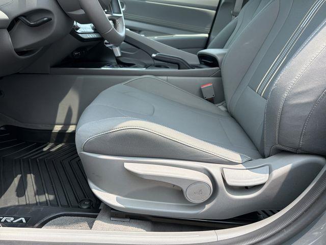 Hyundai Elantra  2025