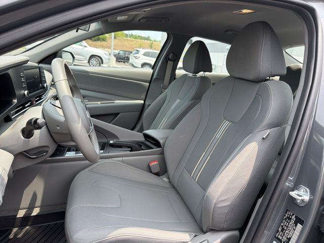 Hyundai Elantra  2025