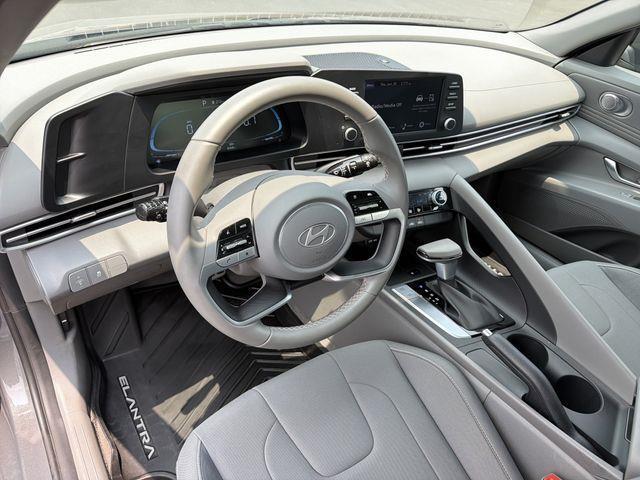 Hyundai Elantra  2025