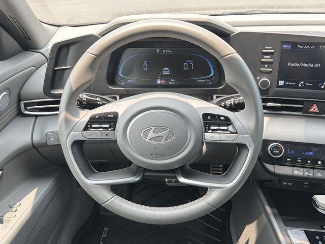 Hyundai Elantra  2025