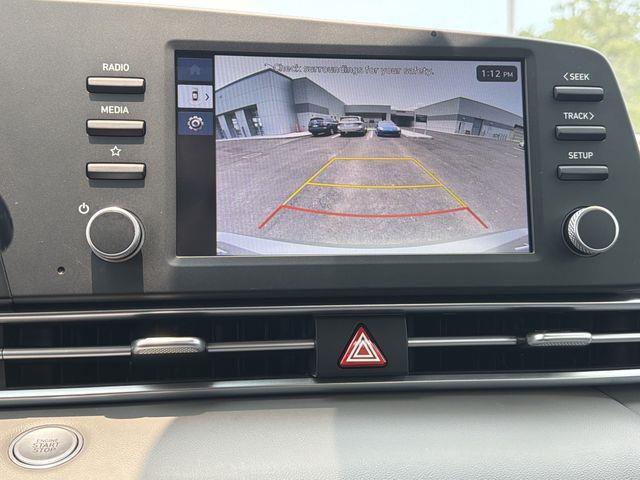 Hyundai Elantra  2025