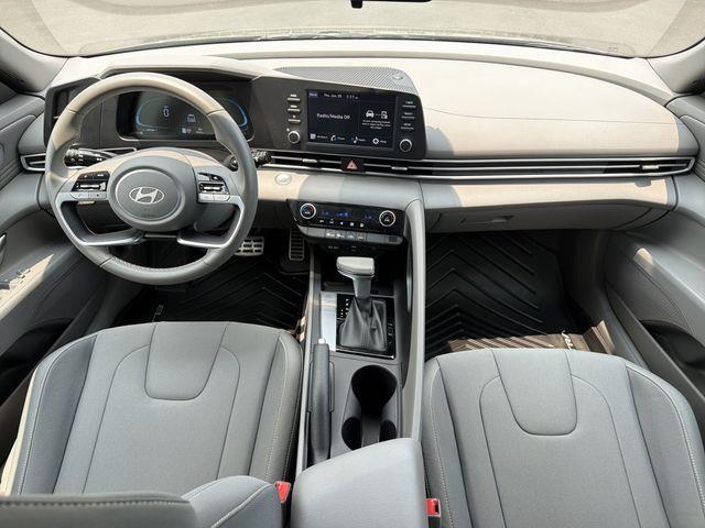 Hyundai Elantra  2025