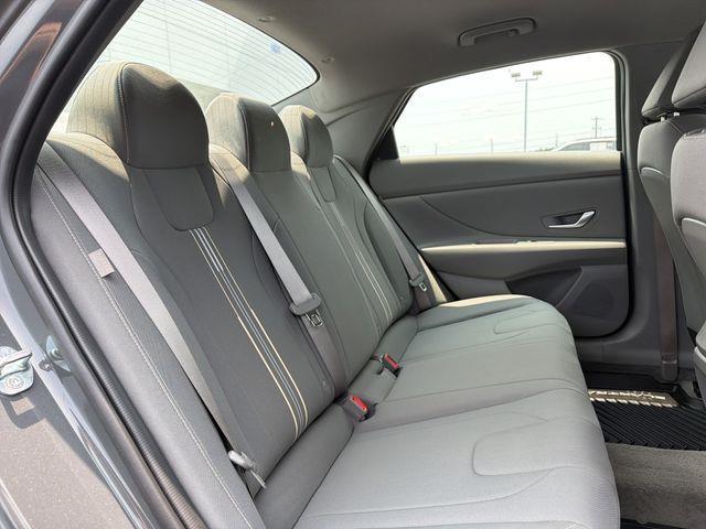 Hyundai Elantra  2025