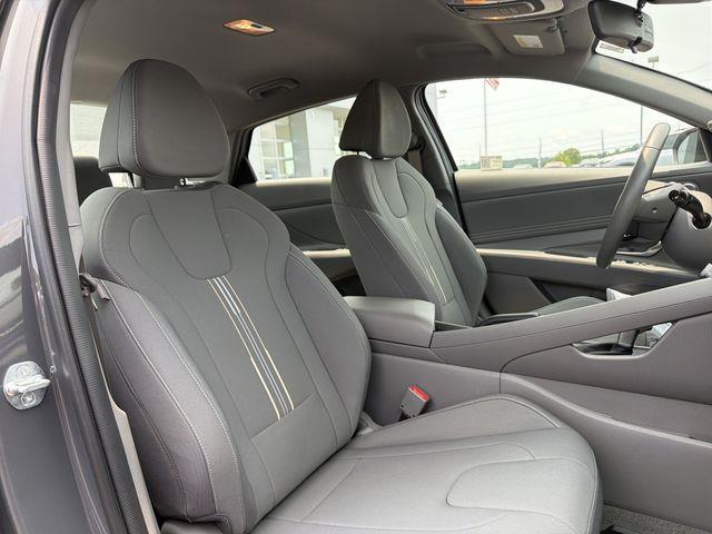 Hyundai Elantra  2025