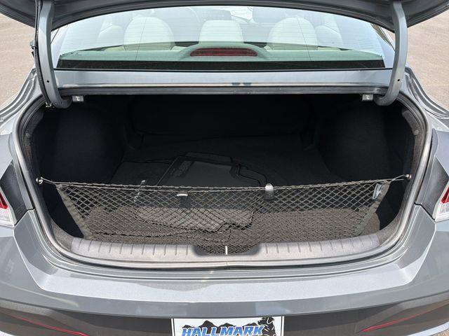 Hyundai Elantra  2025