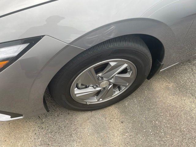 Hyundai Elantra  2025