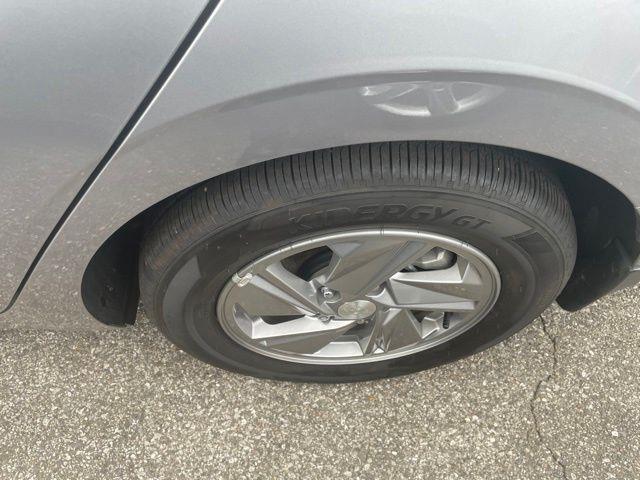 Hyundai Elantra  2025