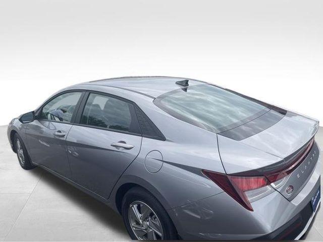 Hyundai Elantra  2025