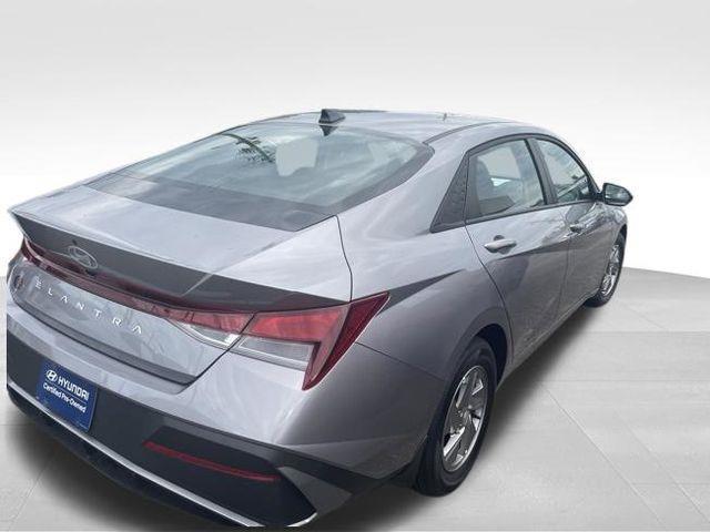 Hyundai Elantra  2025