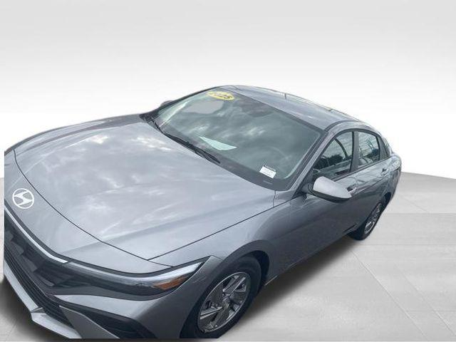 Hyundai Elantra  2025