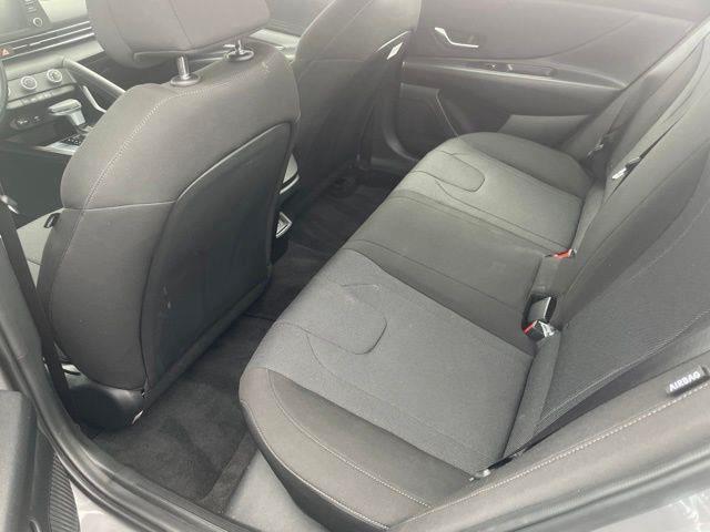 Hyundai Elantra  2025