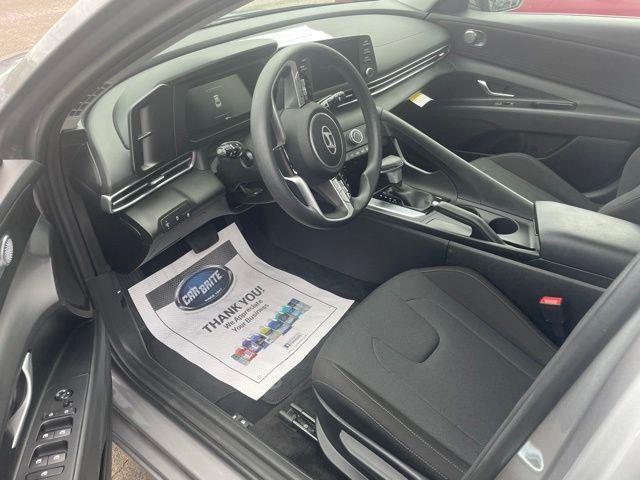Hyundai Elantra  2025