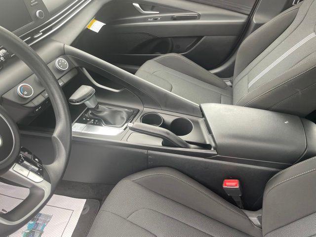 Hyundai Elantra  2025