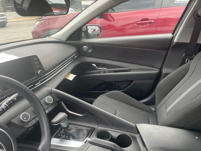 Hyundai Elantra  2025